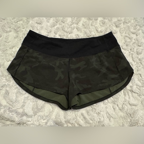 Lululemon shortie shorts green camo - Picture 2 of 6